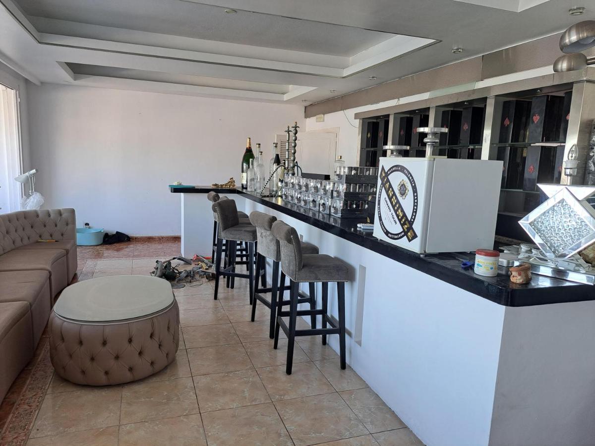 Private Suites In Huge Penthouse 1St Line Puerto Banus, Incredible Views, Jacuzzis マルベーリャ エクステリア 写真