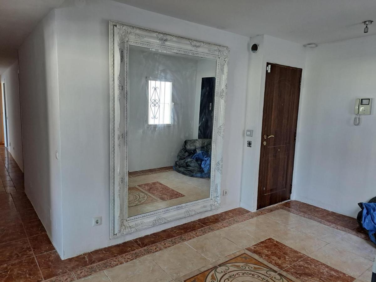 Private Suites In Huge Penthouse 1St Line Puerto Banus, Incredible Views, Jacuzzis マルベーリャ エクステリア 写真