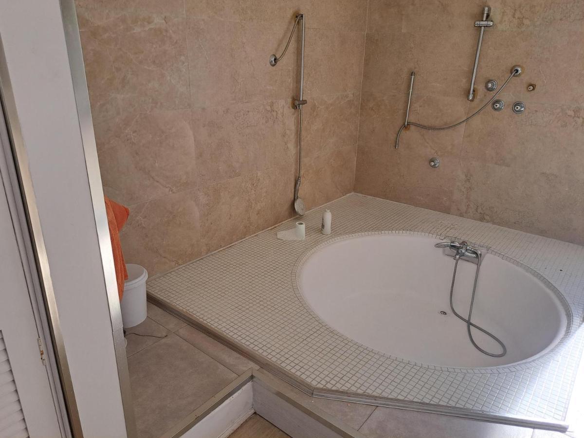 Private Suites In Huge Penthouse 1St Line Puerto Banus, Incredible Views, Jacuzzis マルベーリャ エクステリア 写真