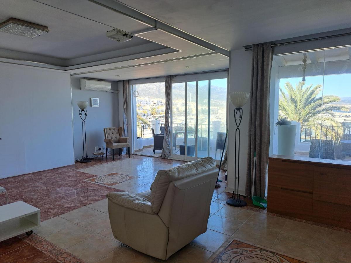 Private Suites In Huge Penthouse 1St Line Puerto Banus, Incredible Views, Jacuzzis マルベーリャ エクステリア 写真