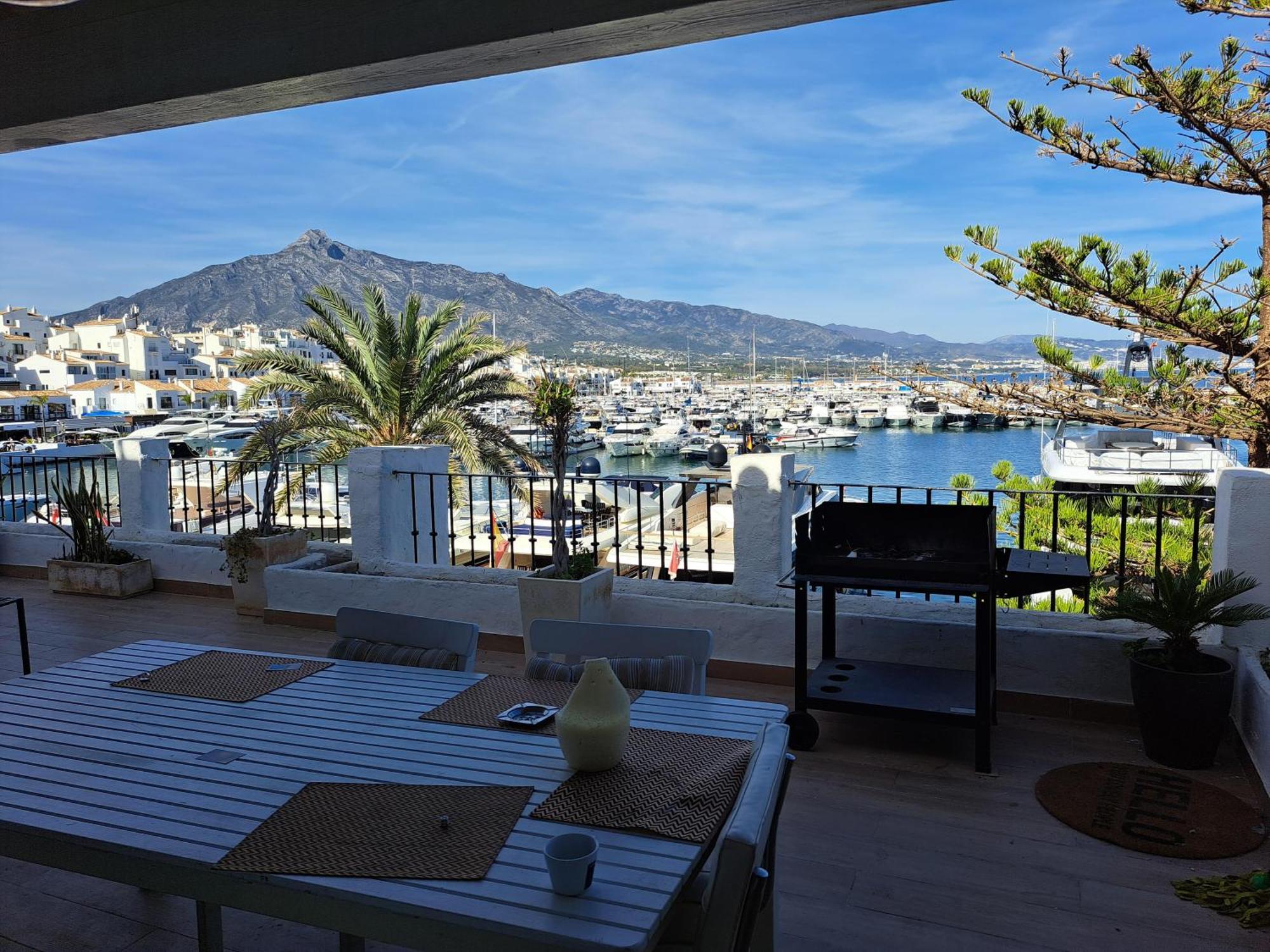 Private Suites In Huge Penthouse 1St Line Puerto Banus, Incredible Views, Jacuzzis マルベーリャ エクステリア 写真